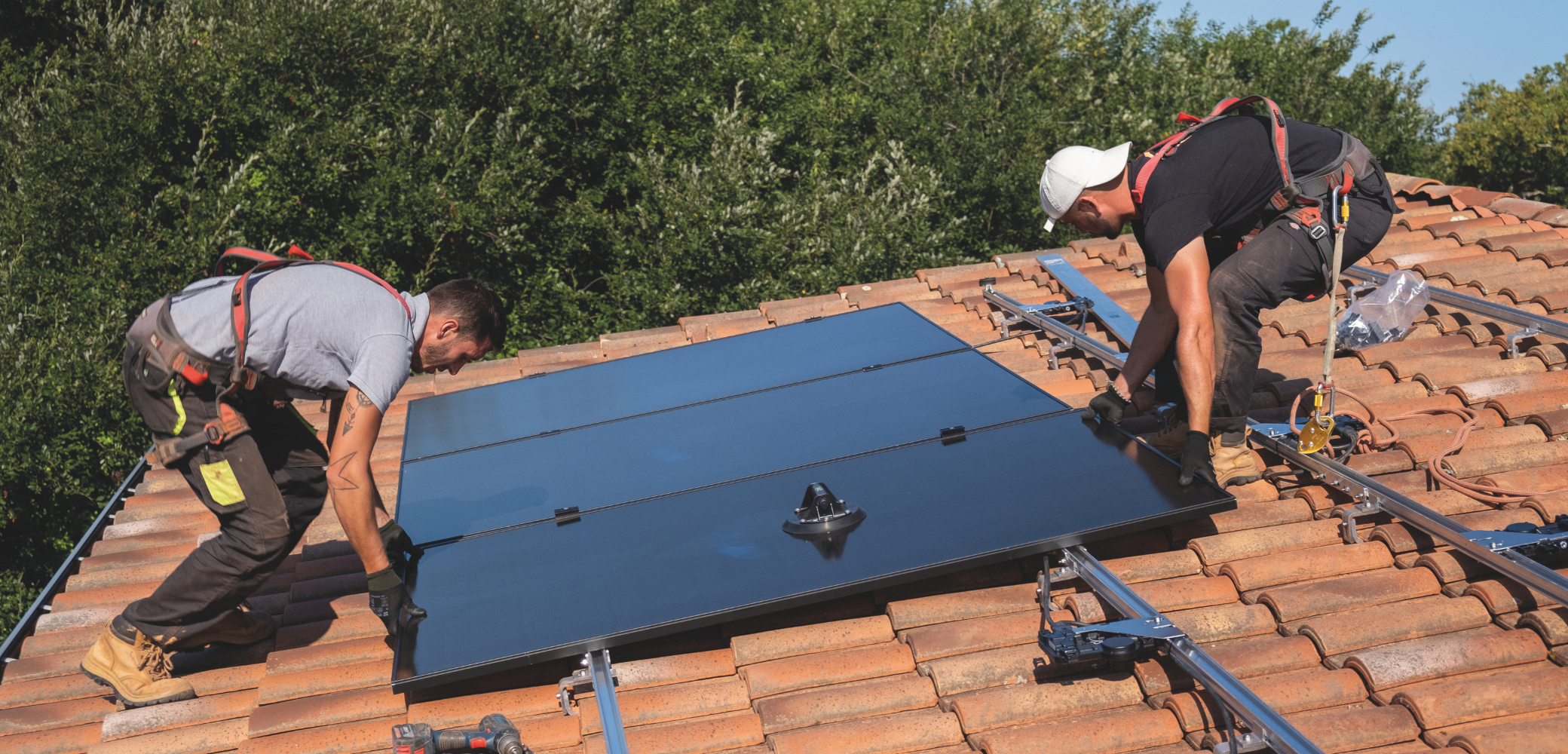 Installation panneaux solaires sur différents types de toiture